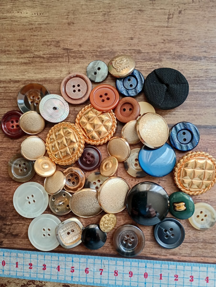 送料無料*古いボタン大小いろいろ拍卖