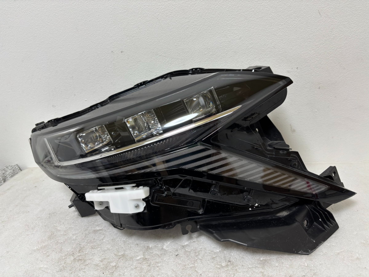 ☆良品☆ サクラ B6AW LED ヘッドライト 右 ☆5316拍卖