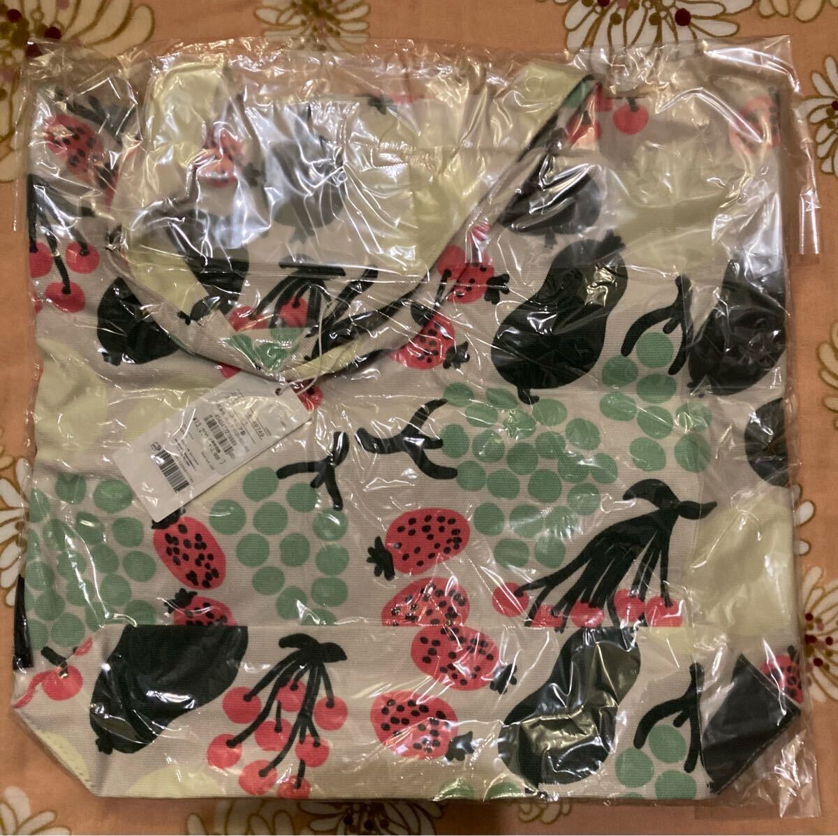 再↓新品未使用★marimekkoマリメッコ★廃盤レアNOTKO PIENI TORIピエニトリ トートバッグ 国内正規品 イチゴ柄拍卖