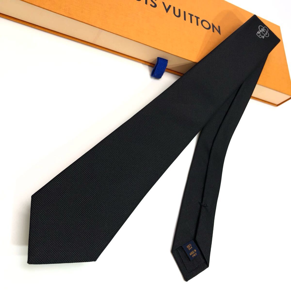 ★未使用★LOUIS VUITTON ルイヴィトン クラヴァット・ヴィヴィエンヌ 7CM ノワール/ブラック LVシグネチャー ネクタイ MP2099拍卖
