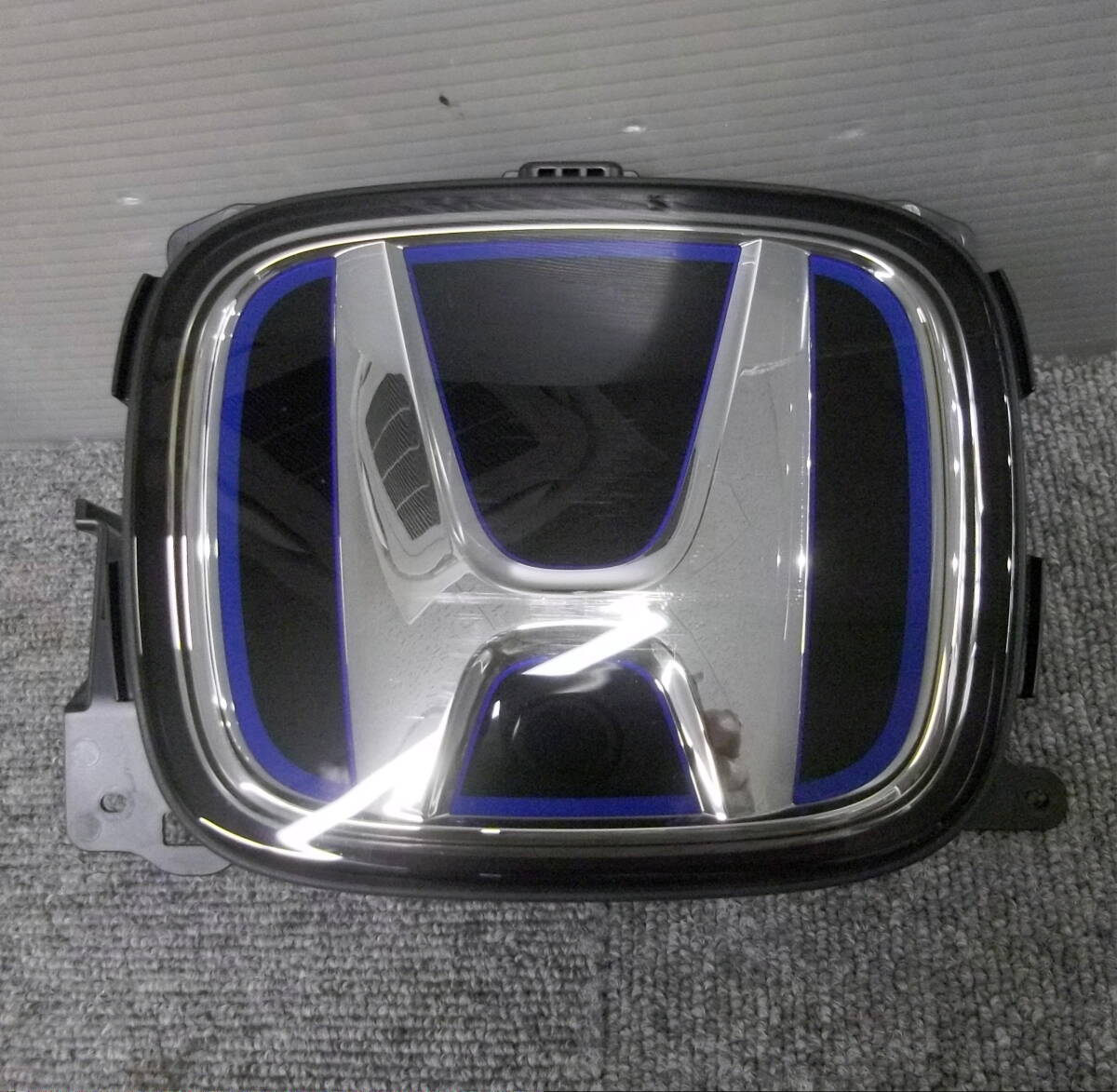 ●●2501-SJ28L RC4 RC5 オデッセイ ハイブリッド e:HEV 後期 純正 ミリ波レーダー フロントエンブレム 75710-T6A 良品!拍卖