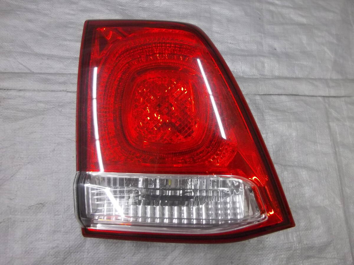 ●●2502-98CL URJ202W UZJ200W 200系 ランドクルーザー ランクル 前期 純正 左内側 テールランプ KOITO 60-136 LED点灯確認済み!拍卖