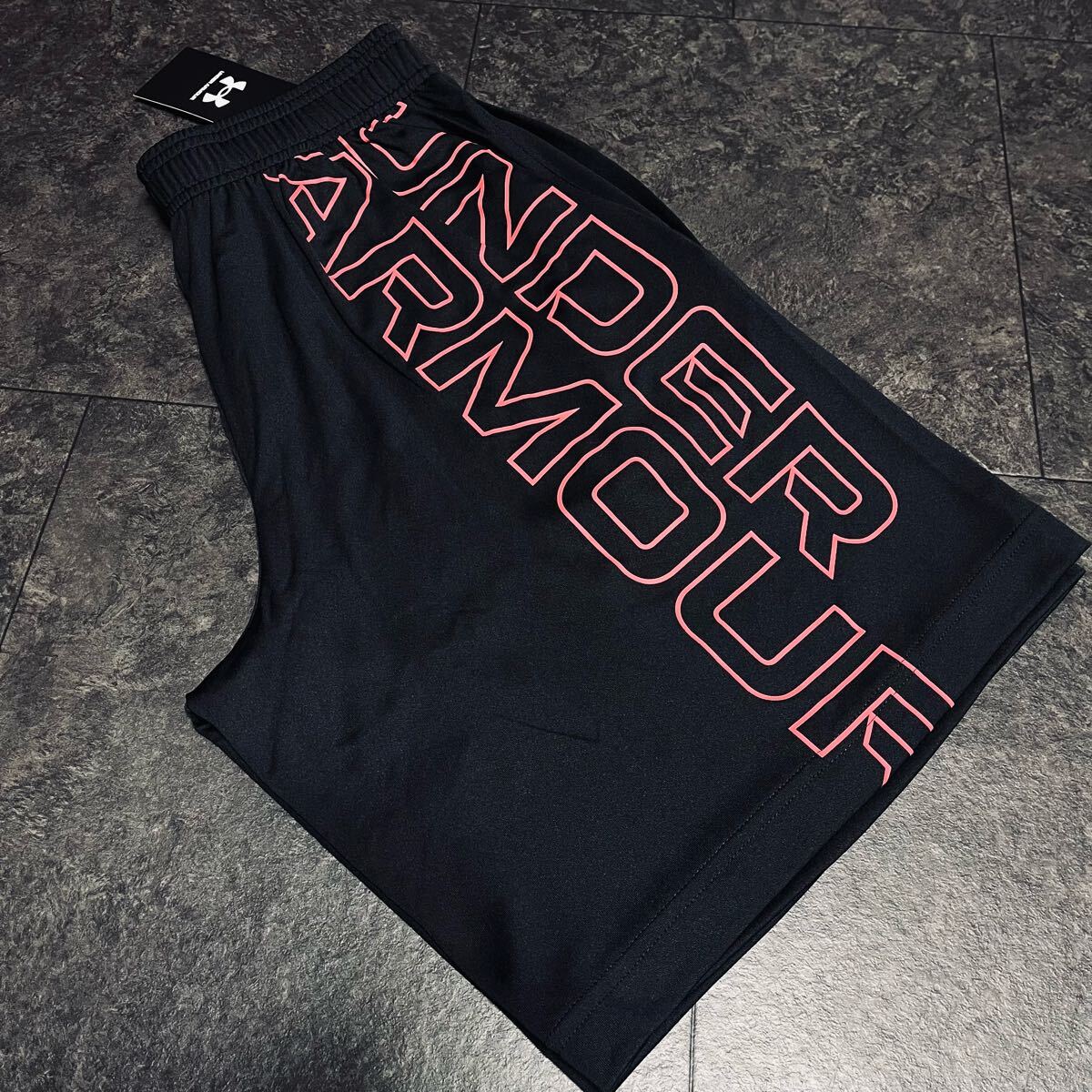 最大W80cm 定価3,850円 アンダーアーマー ストレッチ ショートパンツ ハーフパンツ 薄手 軽量 真夏対応 ビッグロゴ 速乾 ブラック 黒 拍卖