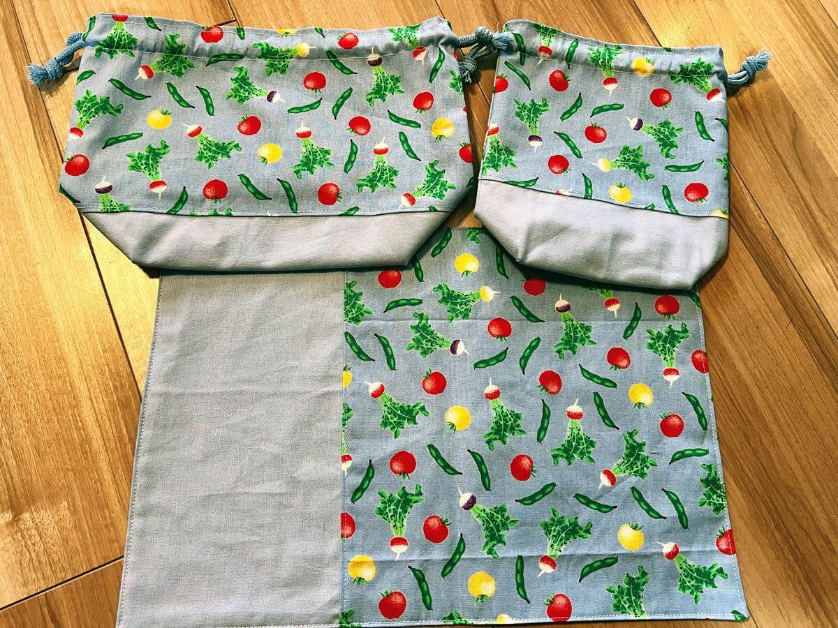 ●ハンドメイド●野菜柄 お弁当袋*コップ袋*ランチョンマット 水色拍卖
