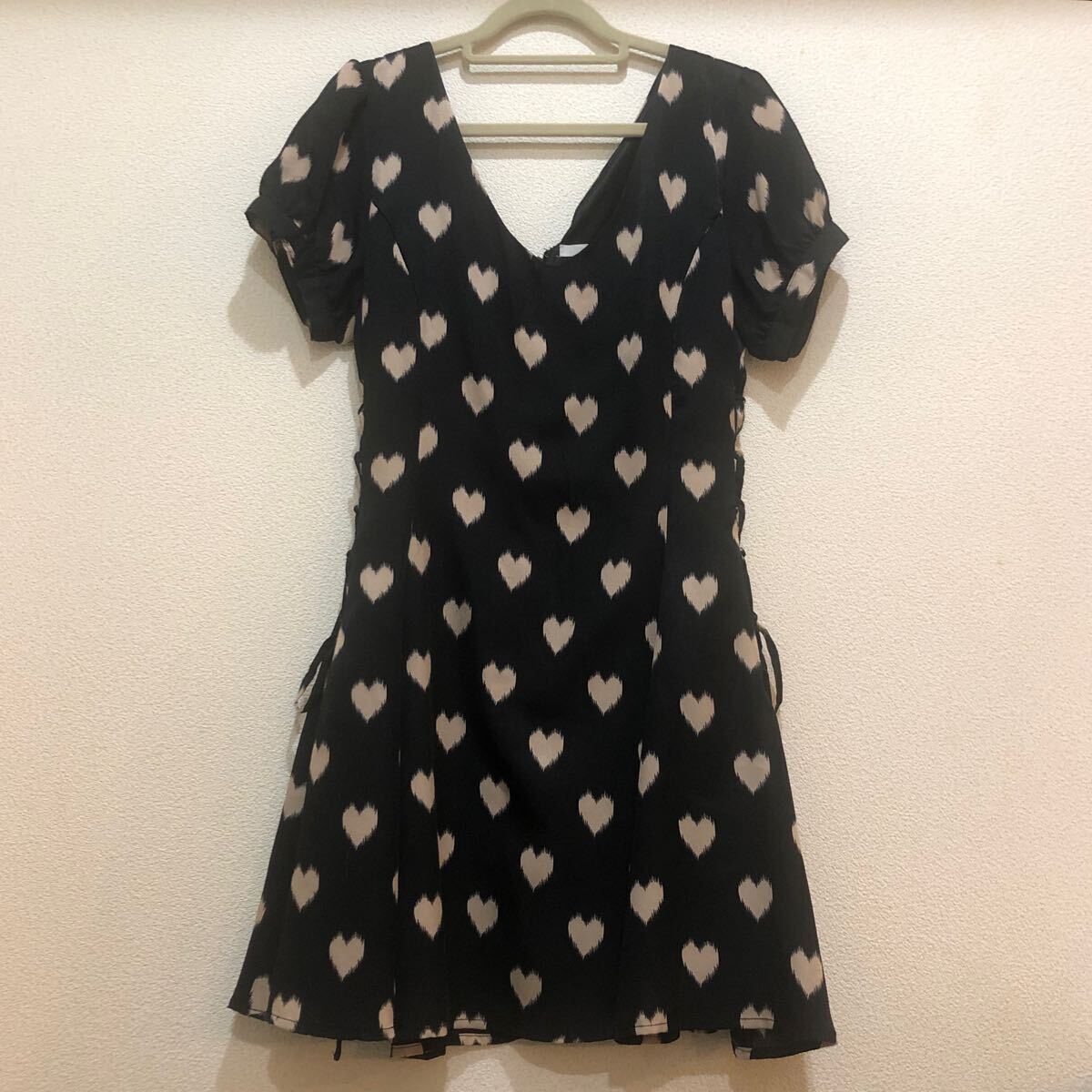 TWNROOM ワンピース / ツインルーム ハート柄 レースアップ 編み上げ ミニワンピース ガーリー系 可愛い 半袖 ハート拍卖