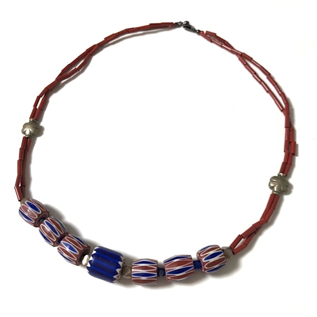 二点落札で送料無料! N048 希少!【未使用】中玉 シェブロンビーズ ネックレス ガラス とんぼ玉 アンティーク 全長56㎝ 重さ49g拍卖