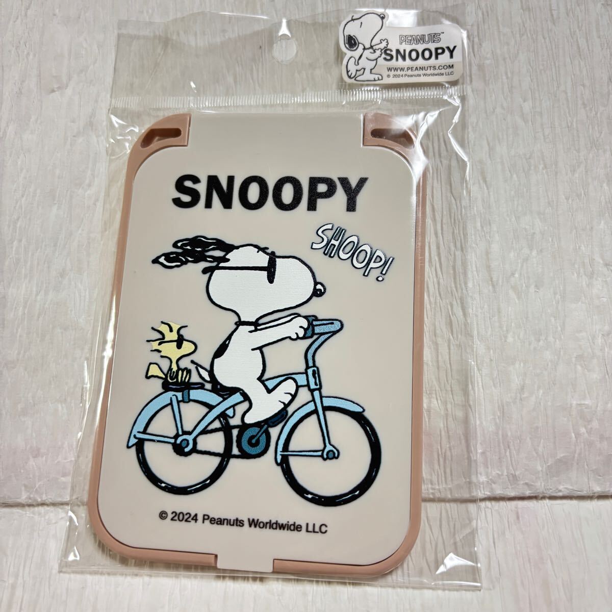 匿名配送 送料無料 未使用 海外限定 スヌーピー SNOOPY コンパクトミラー 折りたたみ手鏡 卓上 ピンクベージュ ウッドストック拍卖