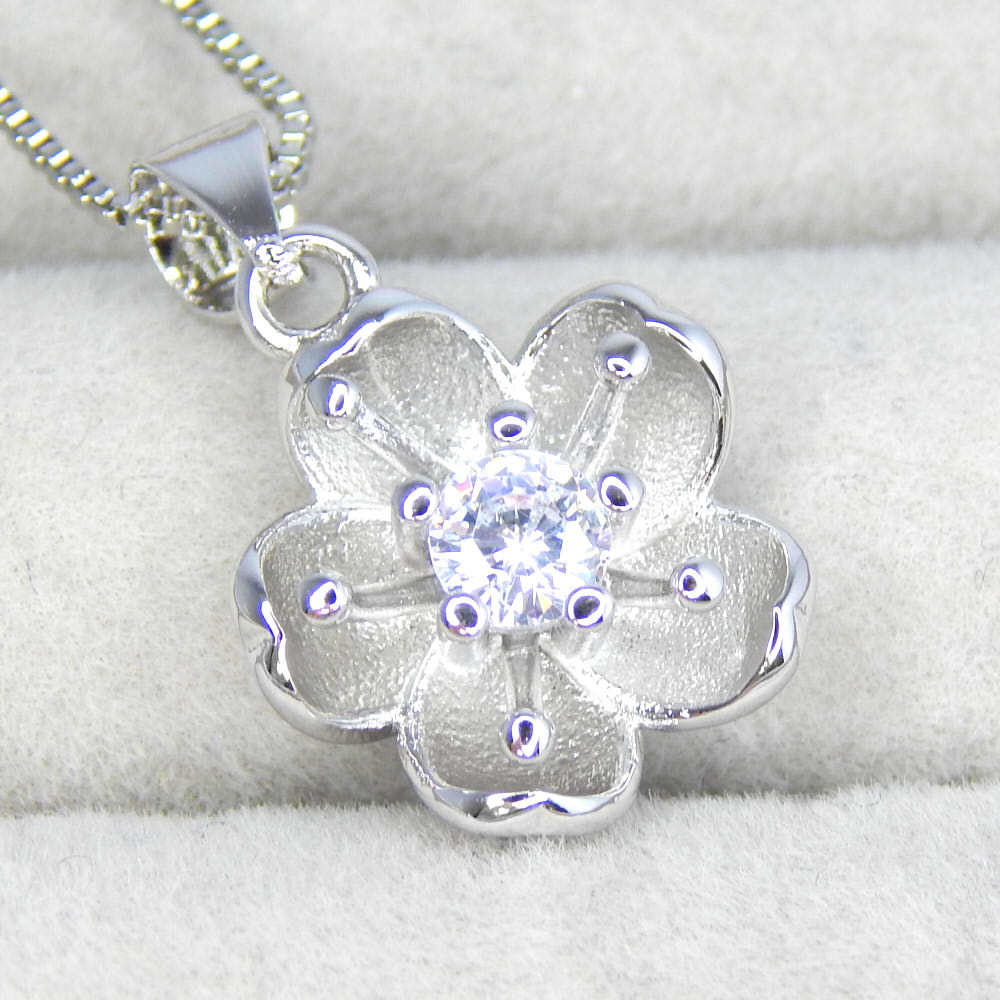 再入荷★新品★送料無料 一輪桜 CZダイヤモンドネックレス シルバー925刻印 プラチナ仕上 レディースアクセサリー キュービックジルコニア拍卖