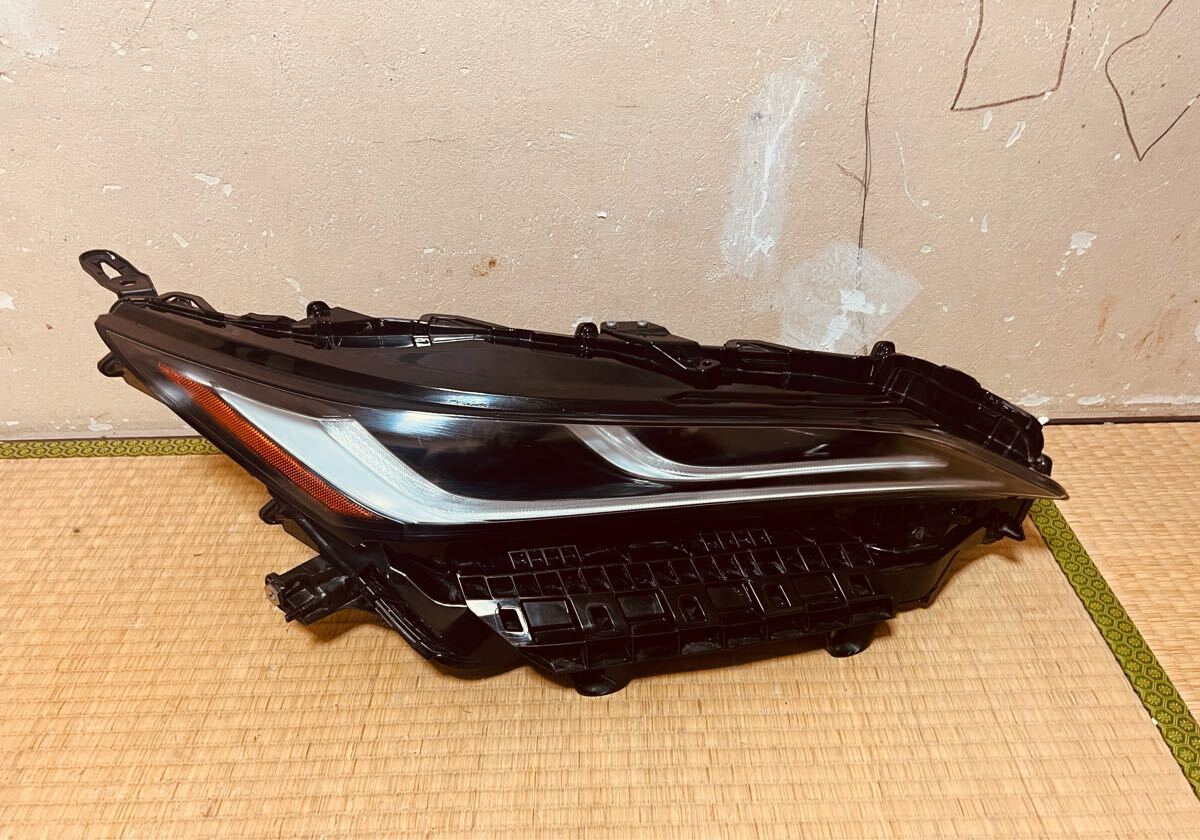 C142 ハリアー MXUA80 MXUA85 右ライト LED 48-233ハイブリッド AXUH80 AXUH85 7H トヨタ拍卖
