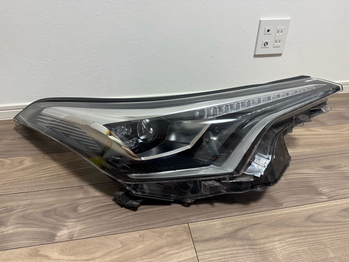 C-HR NGX50/NGX10/ZYX10 ヘッドライト 右 LED CHR KOITO 10-111 2262拍卖