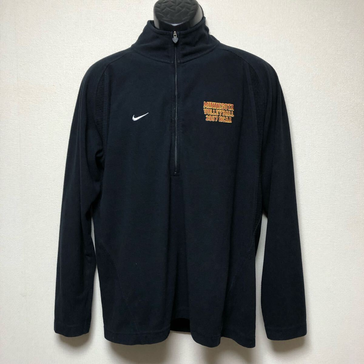 00's /NIKE /ナイキ /メンズM 長袖 ハーフジップ フリース トップス 黒 ロゴ刺繍 MINNESOTA VALLEYBALL 2007 NCAA スポーツウェア拍卖