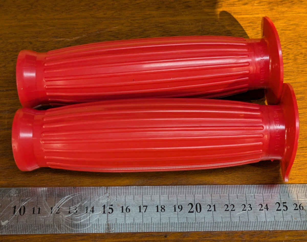 NOS!ブリティッシュ 15/16 グリップ SET 赤 レッド ビンデージ VINTAGE チョッパー ボバー モーターサイクル トライアンフ BSA 英車拍卖