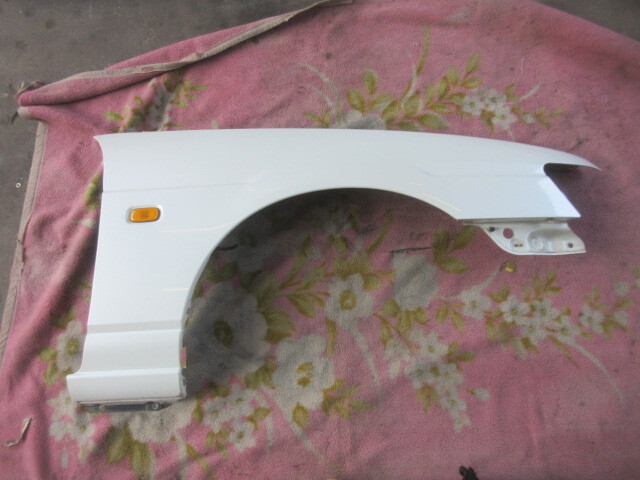 ★④R7A8456 HC35 ローレル 純正右フェンダー QT1カラー GC35 修理やストック等に拍卖