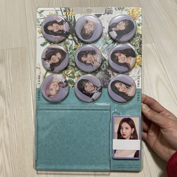 WWセールで検索 1円スタート 雑貨 ほぼ新品 ケースのみ② TWICE 3 缶バッチ ナヨン ジョンヨン ジヒョ ダヒョン チェヨン モモ サナ ミナ拍卖