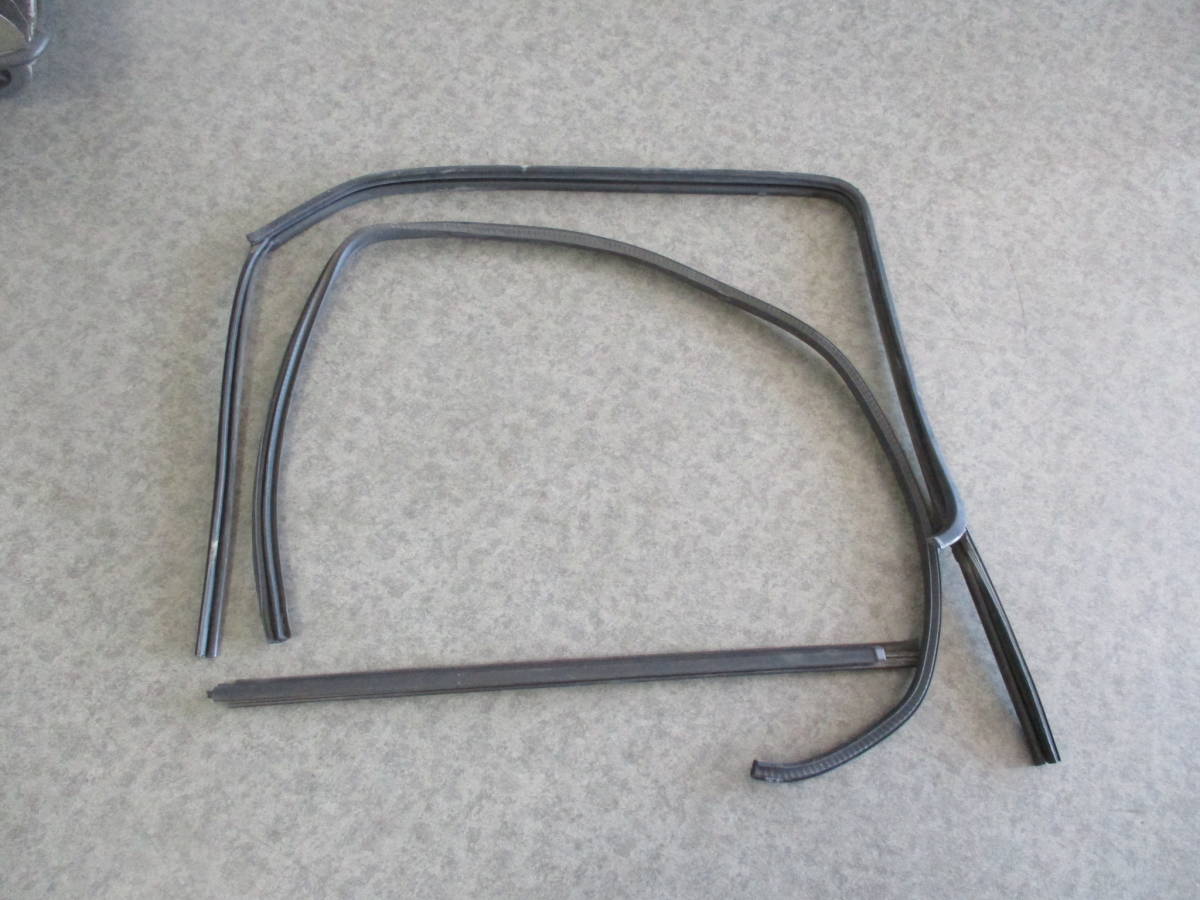 ワゴンRスティングレィMH22Sスティングレイ純正フロント左ドア ウェザーストリップ黒ZHY MH21S スティングレー 左ガラスラン チャンネル拍卖