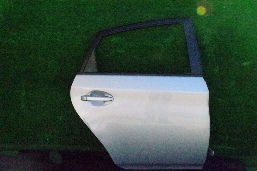 トヨタ プリウス ZVW30 リアドア 右 (シルバー)拍卖