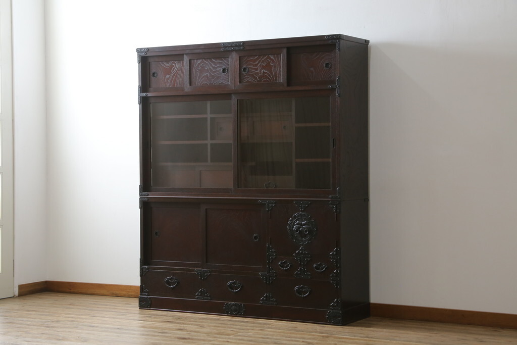 R-053577 中古 美品 桜木作 岩谷堂箪笥 立派な金具が凛とした雰囲気を醸し出す茶箪笥(収納棚,戸棚,茶棚,キャビネット)(定価約100万円)拍卖