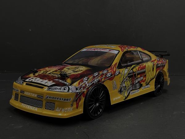 【塗装済み完成品フルセット】☆最高時速30km/h☆ 2.4GHz RTR 1/14 ドリフトラジコン S15 シルビア タイプ 黄 ☆スペアボディー付き拍卖