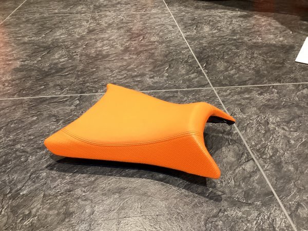 KTM 390 DUKE 2024モデル 純正シート(オレンジ)新品汚れ有り C拍卖
