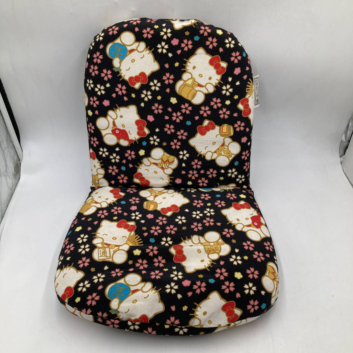 【ハローキティ/HELLO KITTY】七福きてぃねこ 座椅子 家具 インテリア 難あり 黒 サンリオ 桜 1点拍卖