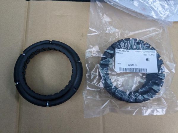 在庫希少!【未使用 スバル 純正】レガシィツーリングワゴン BP リヤ ストラツト アッパー ラバーシート 2個セット拍卖