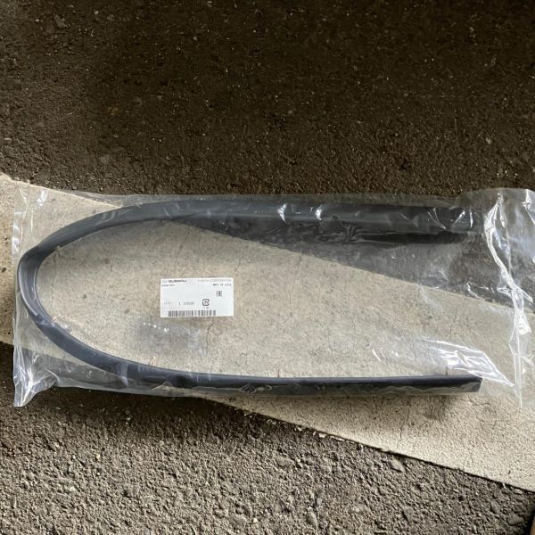 在庫希少!【未使用 スバル 純正】レガシィツーリングワゴン BP バックドアウェザーストリップ拍卖