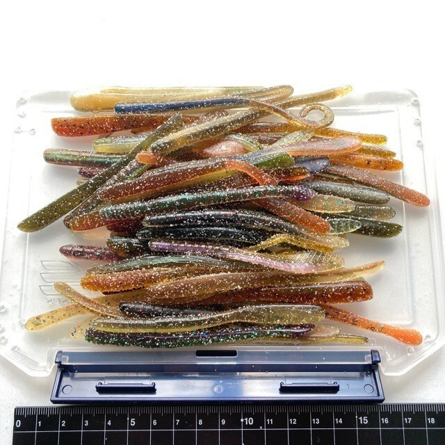 811084 ハンドポワードワーム 4インチ~クラス 55本 まとめて ワームセット ストレート系 アメリカンワーム系 オールド品 バス釣りKZBN拍卖