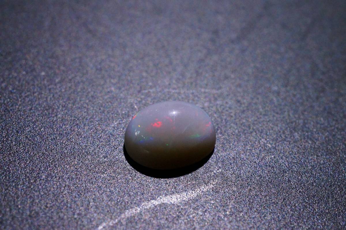 個性豊かなルース!!昔の未使用在庫!!希少!ハイグレード【ナチュラルオパール】天然ルース裸石/1.3ct拍卖