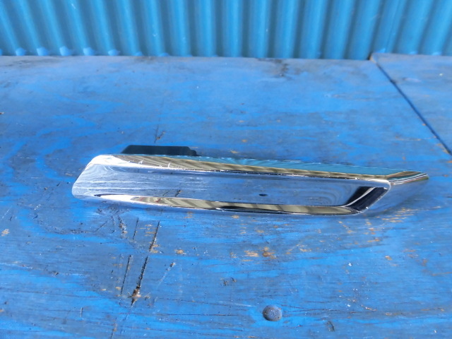 AJ167 BMW F10 5シリーズ フロント サイドカバー 右 51137336648拍卖