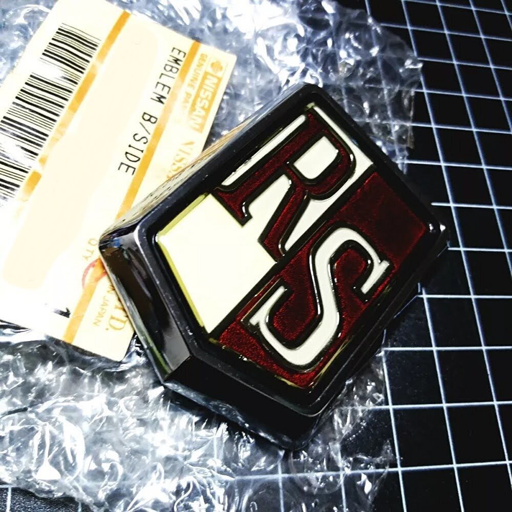 ●未使用 日産 R30 スカイライン 純正 フロント フェンダーエンブレム サイド 1個 NISSAN Front Emblem Side拍卖
