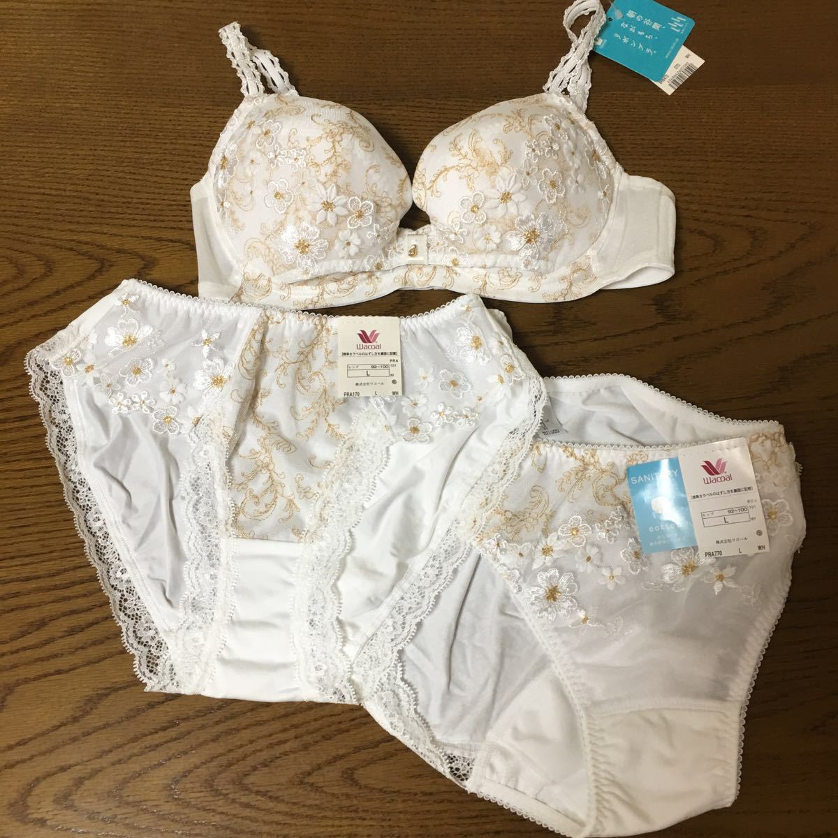 ワコール LALAN D70ブラ+Lショーツ+Lサニタリーショーツの3点セット拍卖