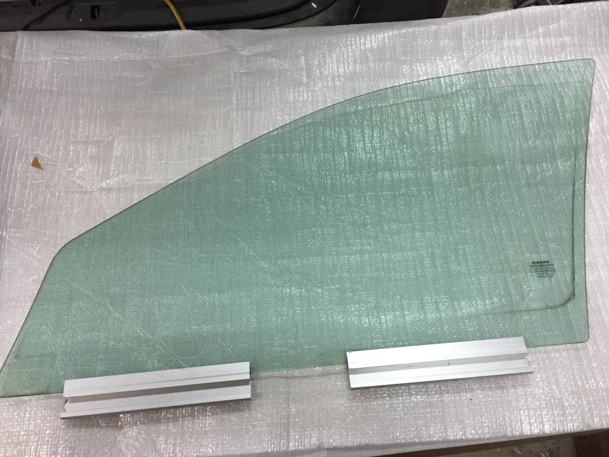 XC70 ボルボ V70 SB5254AWL 右フロントドア 右前ドア ガラス拍卖