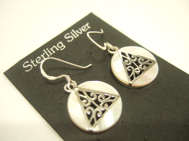 横浜最新 925SILVERピアス ホワイトシェル♪左右セット 送料220円ξgstξ ξ18ξgpiξξs拍卖