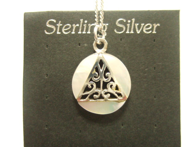 横浜最新 SILVER925銀ペンダントホワイトシェル♪銀チェーン付き 送料220円ξgtξ ξ39s拍卖