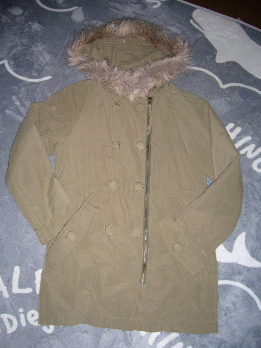 103-77♀:Barbie,バービー ファー付きフードコート ㈱サンエイインターナショナル モッヅ風 色。オリーブ アウター サイズ.S拍卖