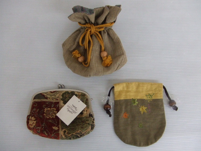 【お買得】★和風小物入れ3点セット★①ami-brugge/がま口ポーチ/赤②巾着袋/葉柄③巾着袋/ベージュ系拍卖