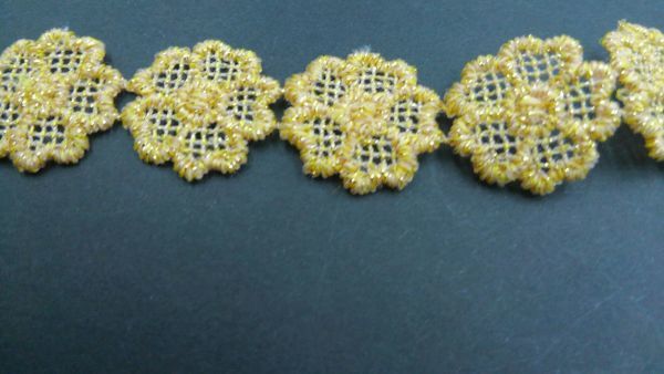 ●(NH024)人気の定番柄!ゴールドの小花ケミカルレース(1m~)拍卖