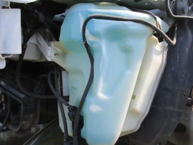 ■ボルボ V50 ウインド ウォッシャー タンク 中古 MB 部品取あり ワイパー リンク モーター ラジエター サブ ブレーキ パワステ ガラス ■拍卖