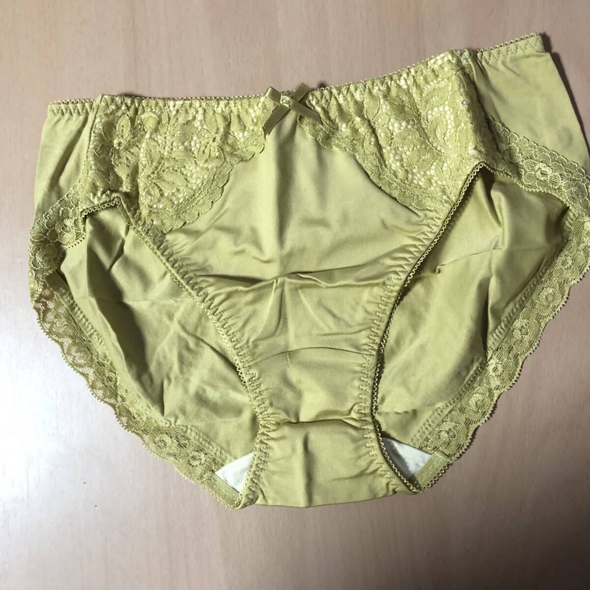 新品トリンプ Triumph ショーツ サイズ L イエローグリーン つるつる しっとり拍卖