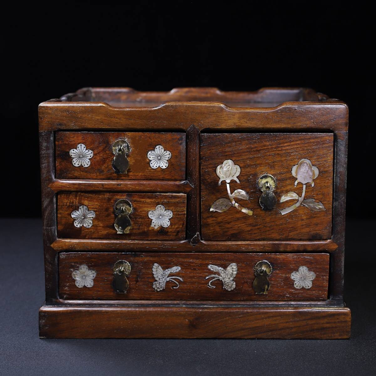 旧蔵 清 花梨木 はめ込む貝殼 四引き出し 曲線邊 都承盤 木製品 極細工 中国古玩 古美術 骨董品 204-06拍卖