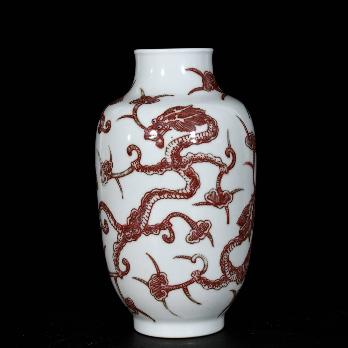 旧蔵 清 康熙年製 釉里赤 キレート龍紋 賞瓶 陶芸 磁器 中国磁器 極細工 中国古玩 古美術 骨董品 204-06拍卖