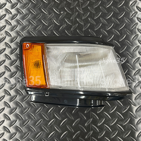 トヨタ 純正 AE 86 カローラ レビン GT 後期 マーカー ランプ レンズ コーナー ウインカー 右 RH ae 検 トレノ レストア ヘッド ライト拍卖