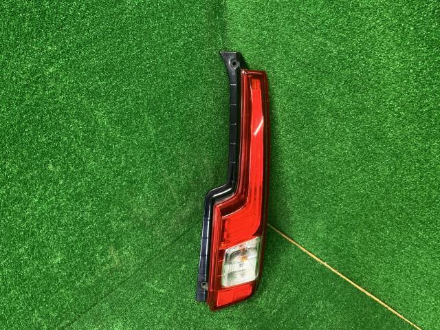 ステラ DBA-LA160F 右テールランプ 81551-B2340拍卖