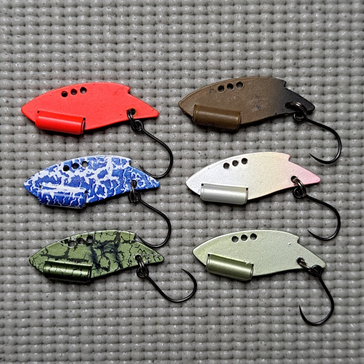 メタルバイブ 鉄板バイブ バイブレーション3cm 1.8g トラウトルアー 6枚拍卖