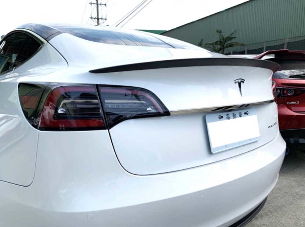 *在庫有即発送* 2017-2024 テスラ モデル3 セダン Model3 エアロ 未塗装の素地 リアスポイラー トランクスポイラー P TYPE ABSの材質拍卖
