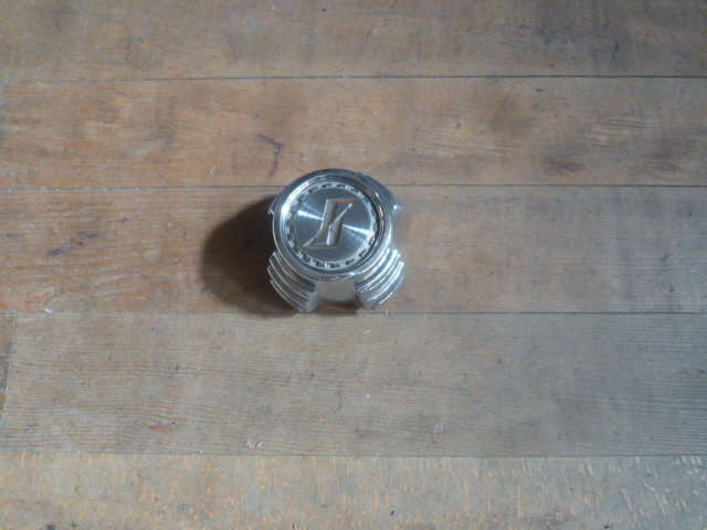 スカイラインジャパン純正稀少ホイールセンターキャップ純正スカイライン系ケンメR30超稀少アルミSマーク拍卖