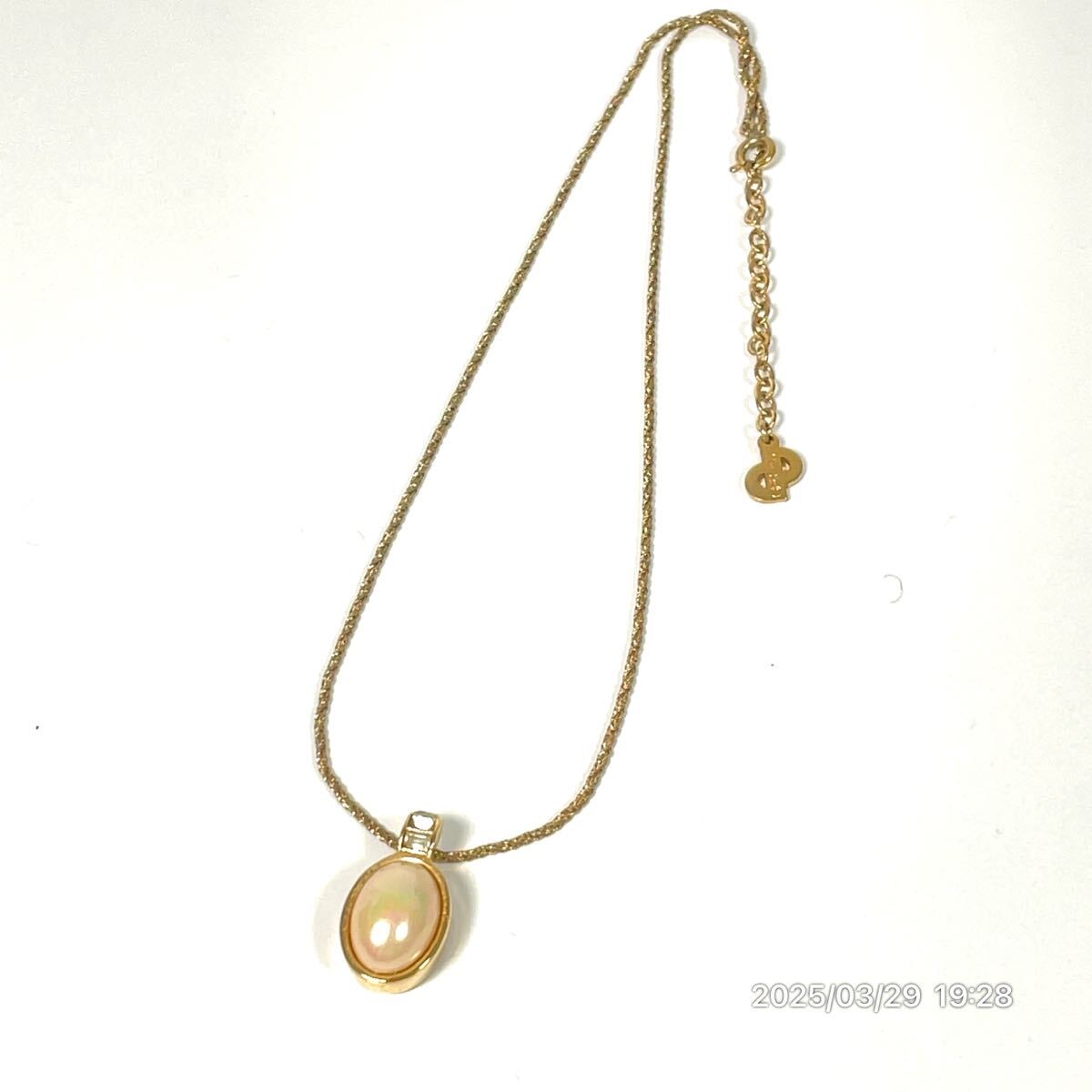 Dior クリスチャン ディオール パール調 ブランドロゴ ゴールドカラー ツイストチェーン ネックレス ペンダント アクセサリー 装飾品拍卖
