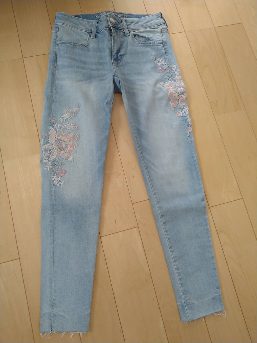 【新品未使用】AMERICAN EAGLE アメリカンイーグル ☆刺繍が素敵なジーンズ☆拍卖