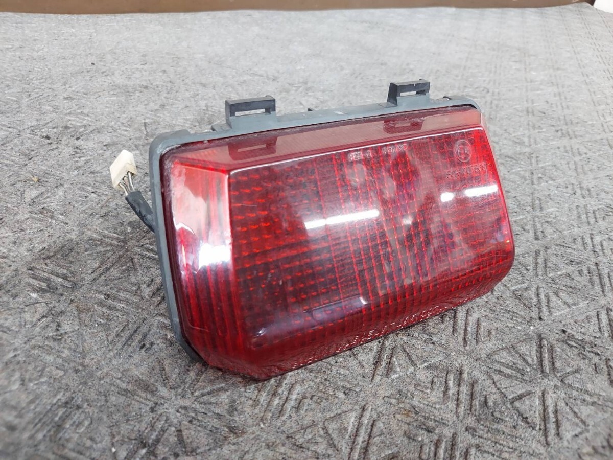 スズキ GSX-R1100 GV73A-104~ テールランプ テールレンズ 割れ無し 純正 部品 パーツ拍卖