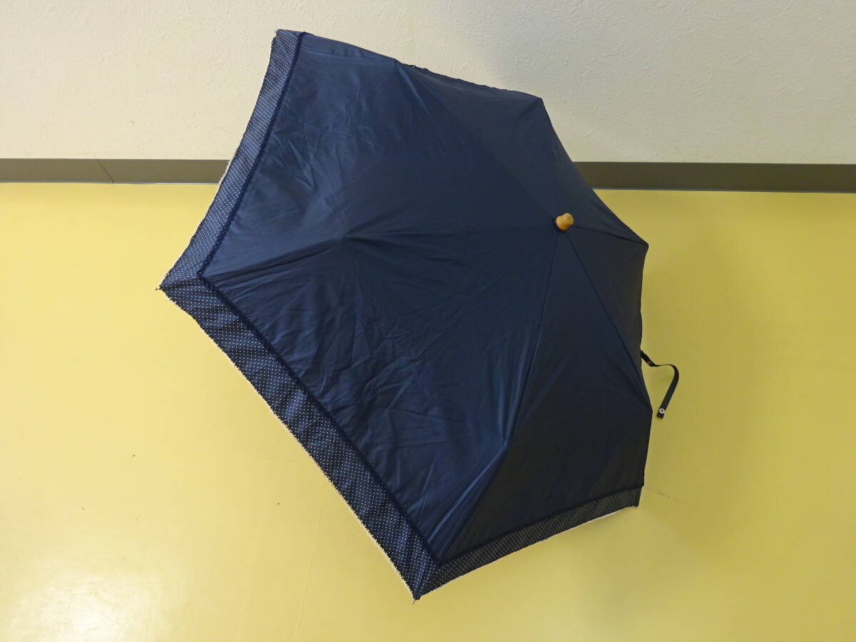 (せ-A1-1128)Wpc. 折りたたみ傘 手開き式 紺色 ネイビー ドット柄 かわいい おしゃれ 全長約30cm 半径約46cm 中古拍卖
